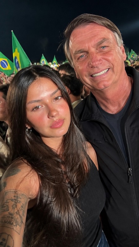 Exemplo 3: Evento com bandeiras
